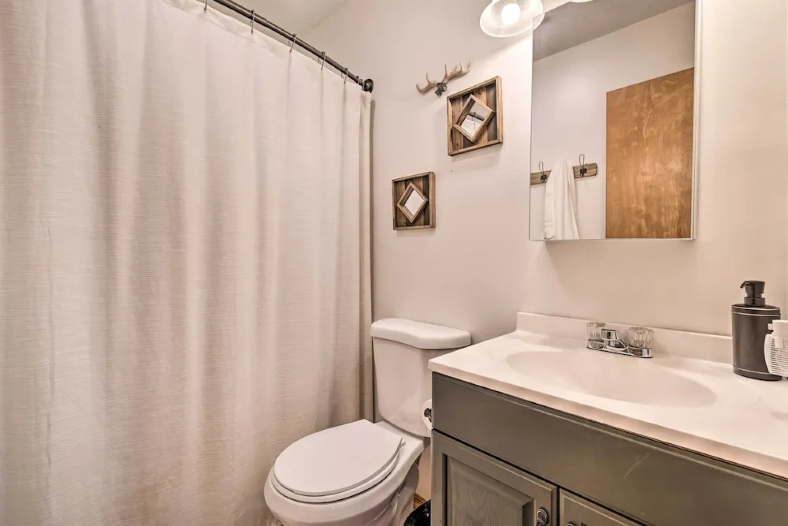 Walk to Arrowhead Lake: Cabin w/ Private Hot Tub!