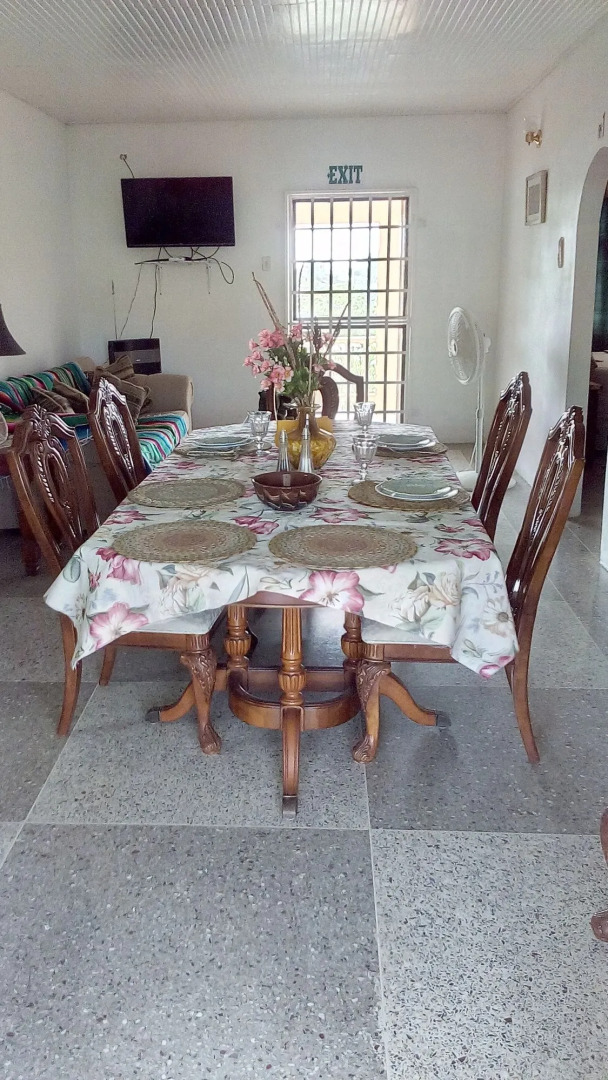 Len & Leona Holiday Hideout