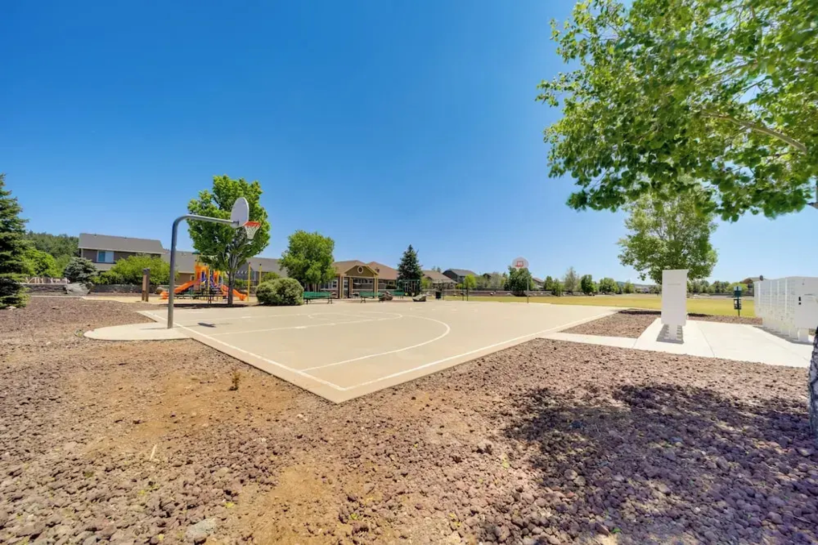 12 Mi to Flagstaff: Pet-friendly Home w/ Sunroom!
