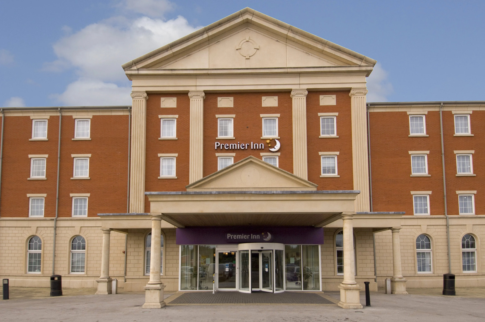 Premier Inn Manchester Trafford Centre West