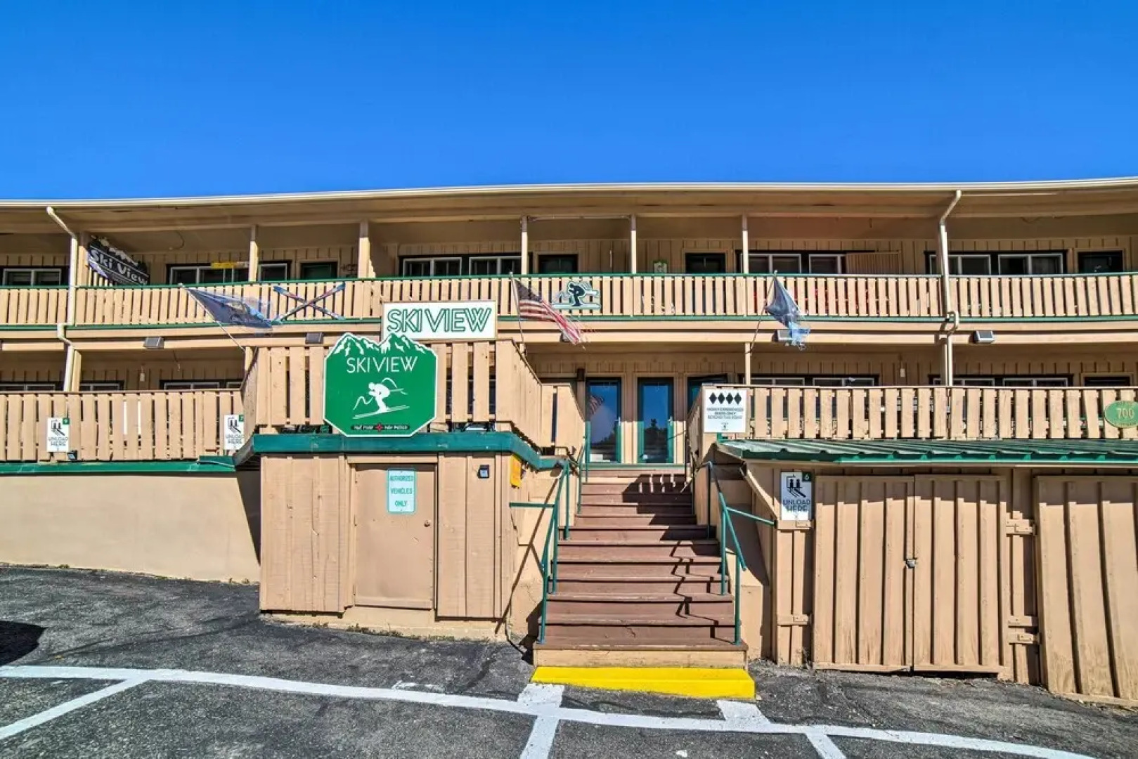 Red River Condo w/ Fire Pit: 1/2 Mi to Slopes!