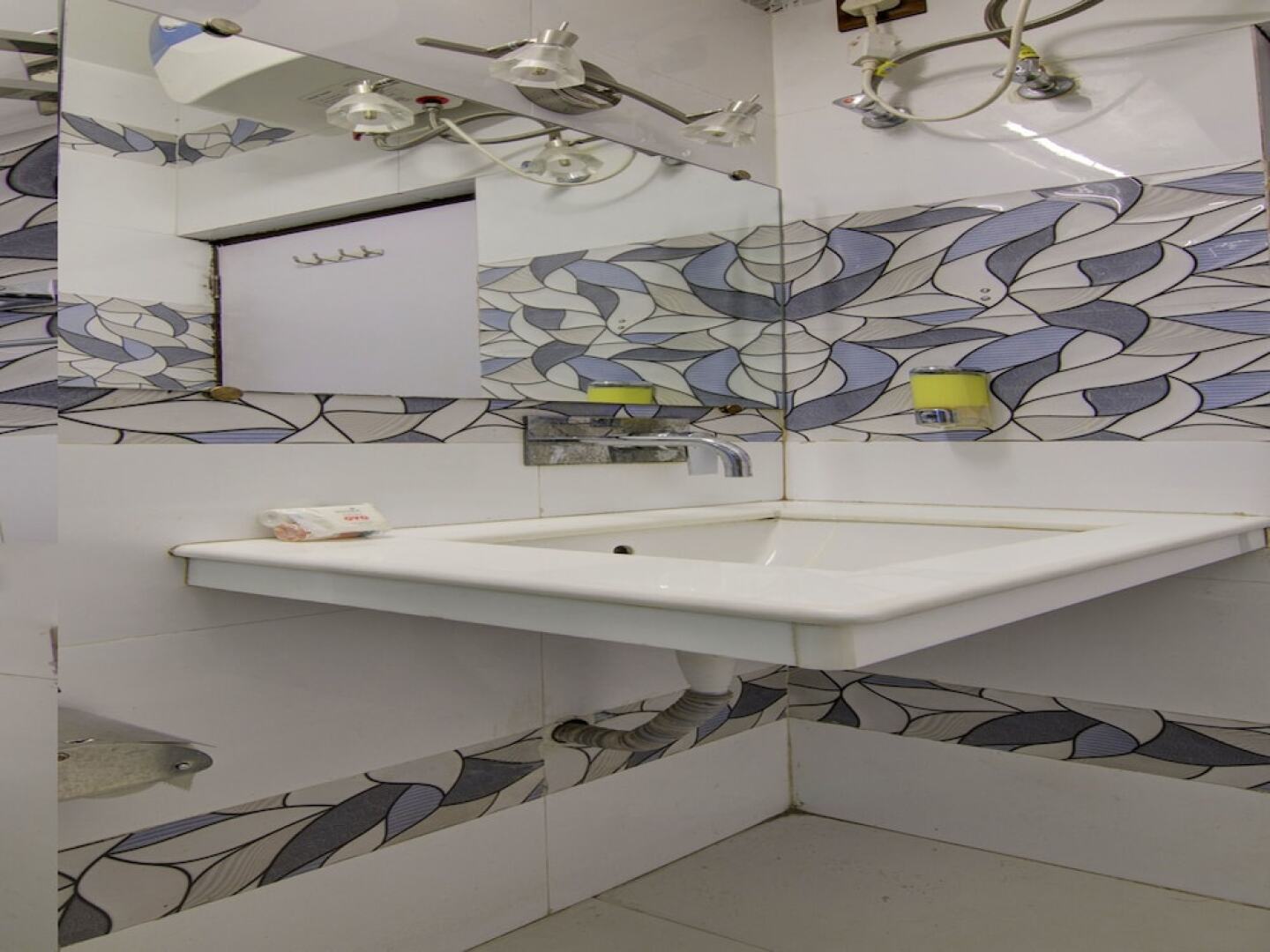 OYO 13599 Hotel Venkatesh Regency