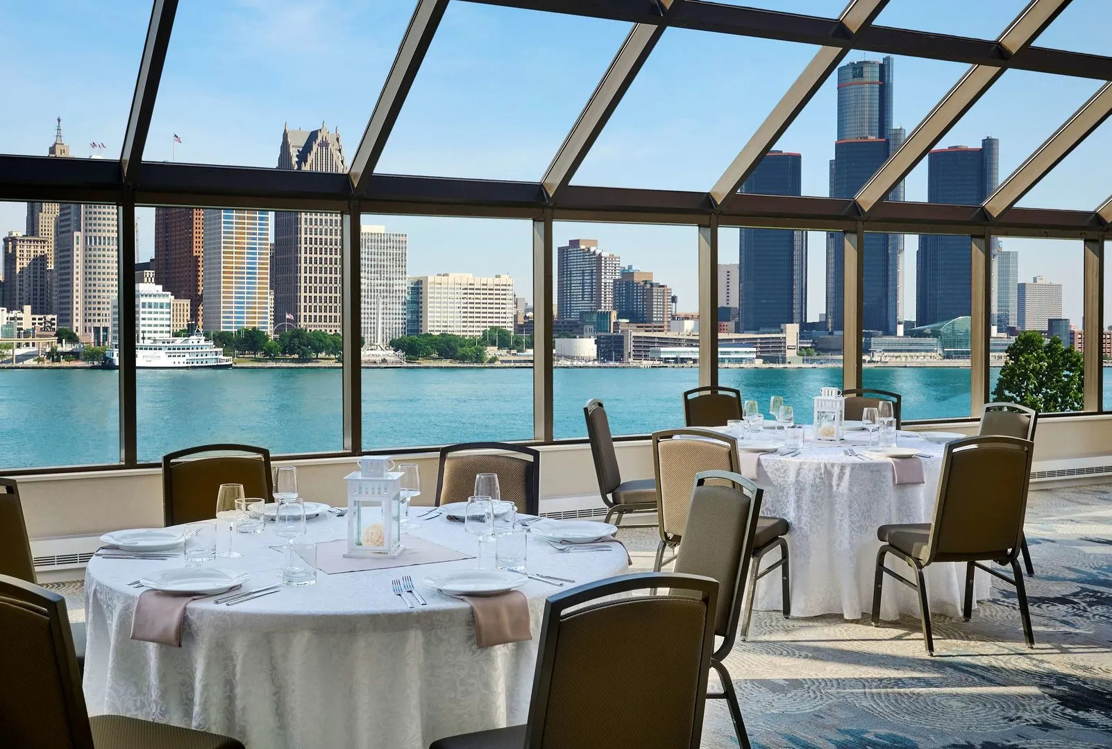 DoubleTree by Hilton Windsor Hotel & Suites