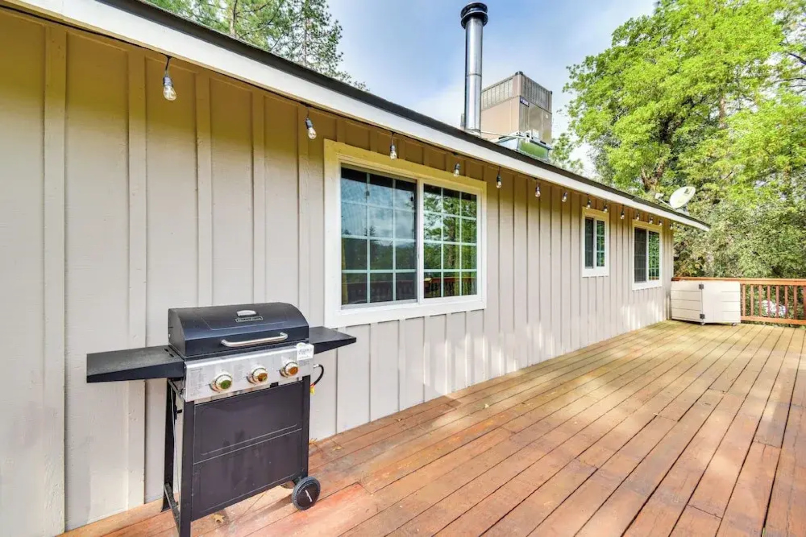 Sierra Serenity: Scenic Mtn Escape w/ Game Room