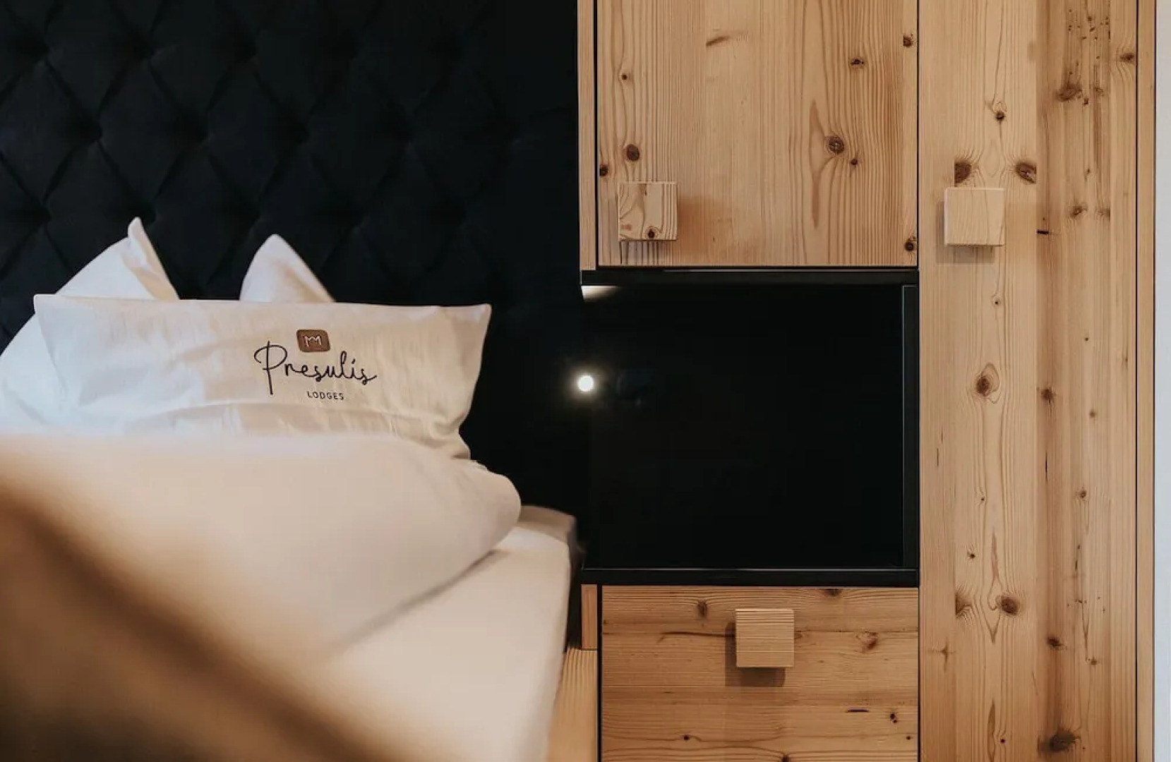 Presulis Hideaway Apartments & Restaurant