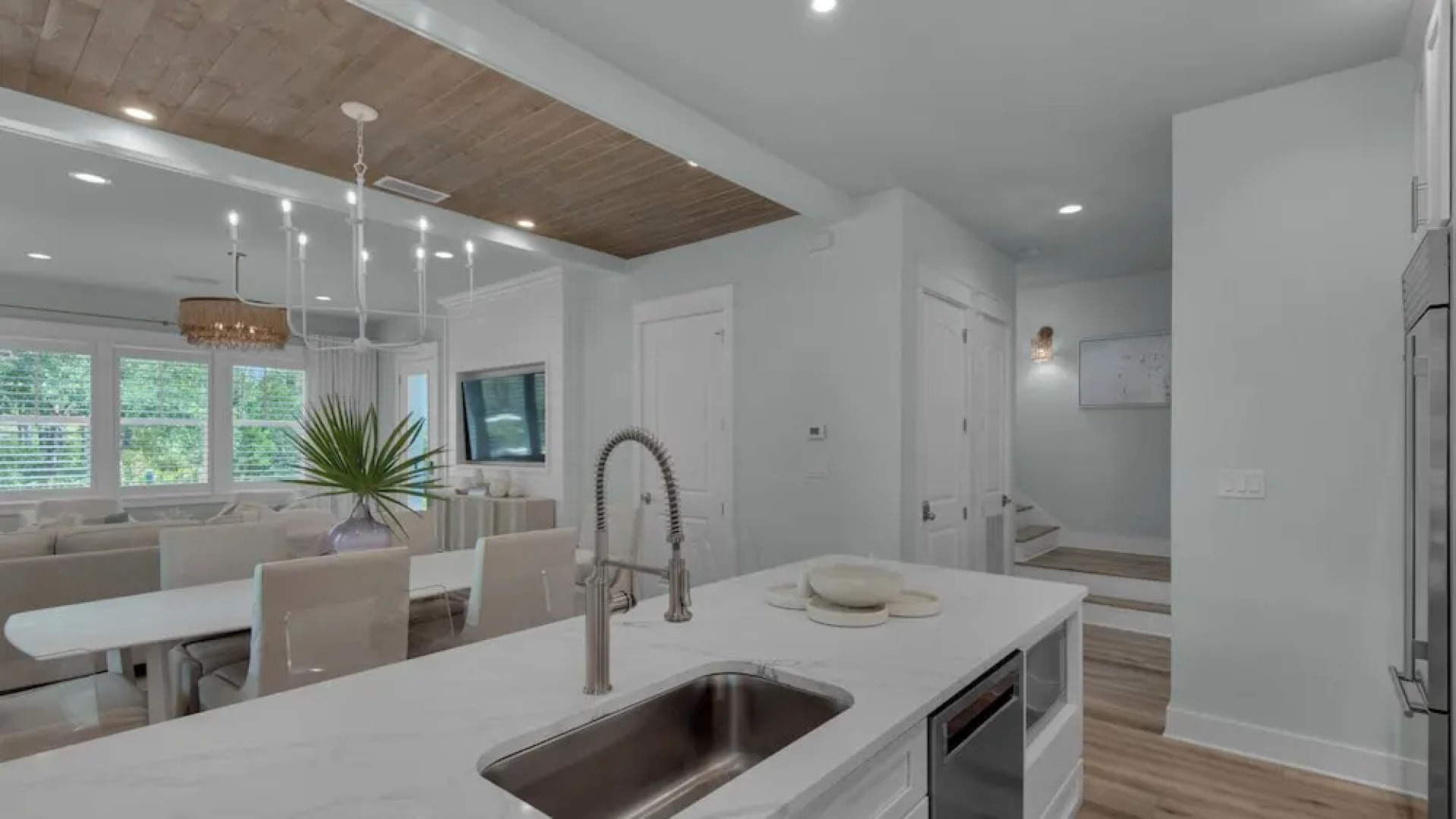 Designer Finishes, Arcade Room, Sleeps 14 & Next to Alys