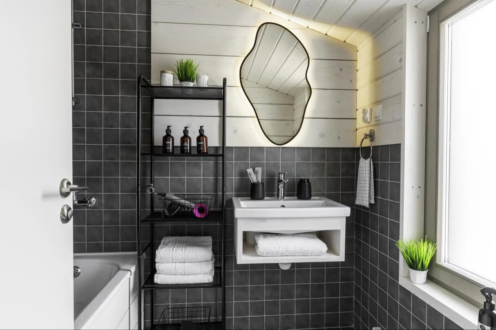 Дом под соснами