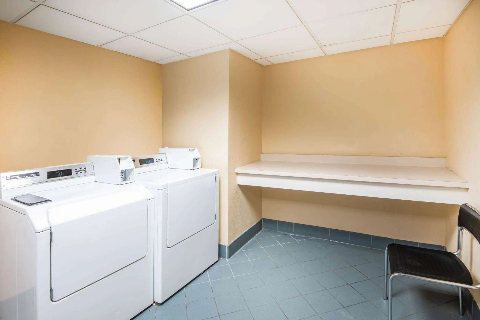 La Quinta Inn & Suites by Wyndham Colorado Springs South AP