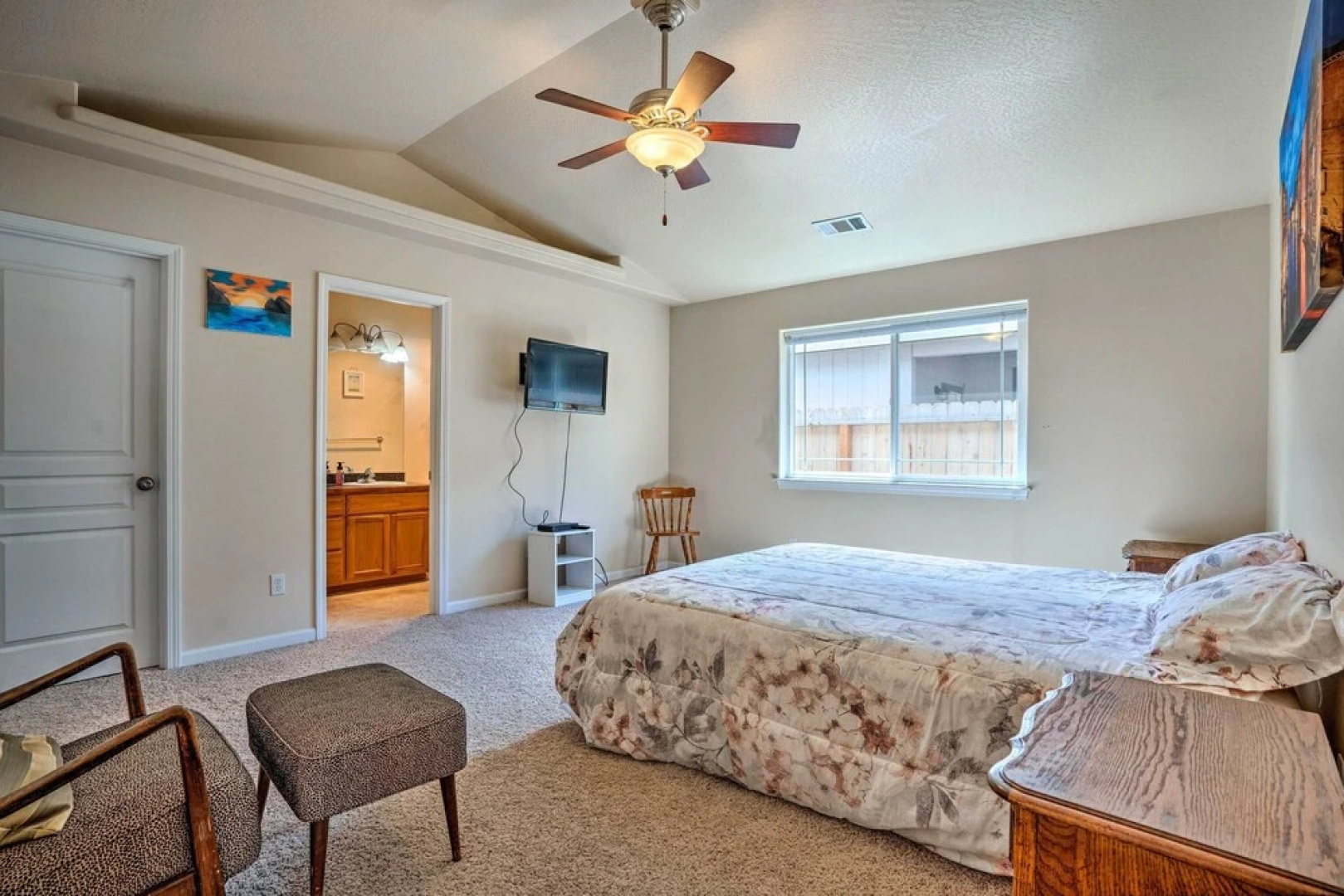 Grants Pass Home: 1 Mi to Downtown & Rogue River!