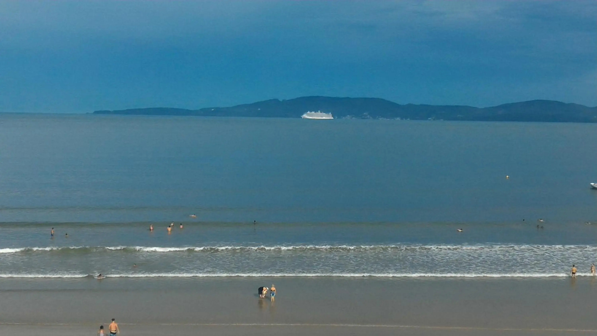 Apartamento 3 quartos e 3 sacadas de frente para o mar com visão panorâmica de toda praia de Itapema