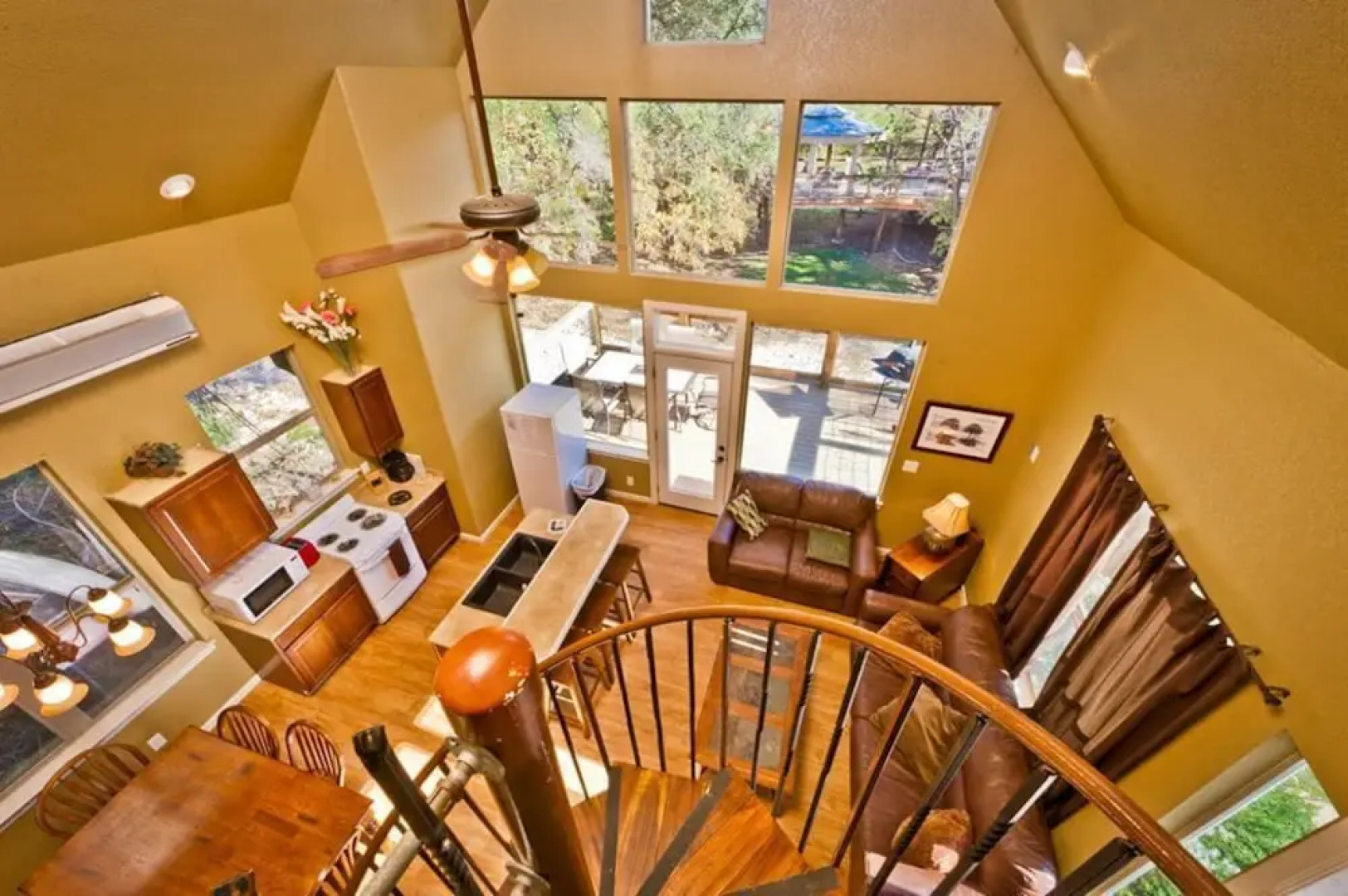 River Rd. Treehouses- Mockingbird Lodge