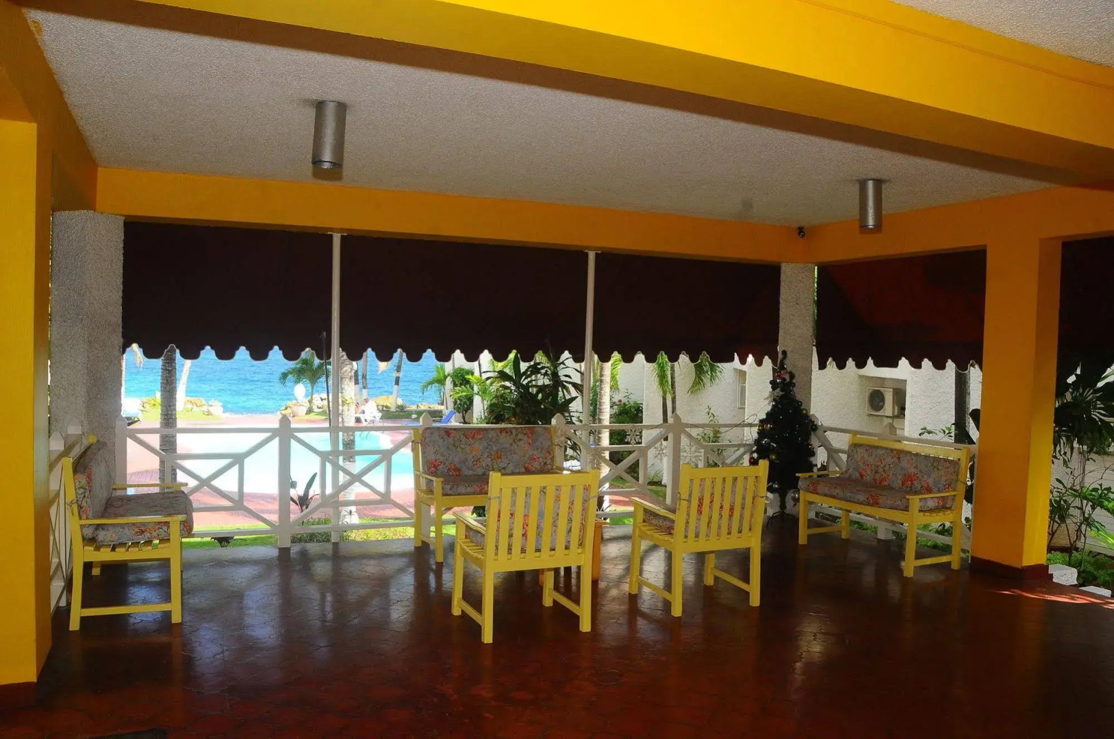 Chrisanns Beach Resort