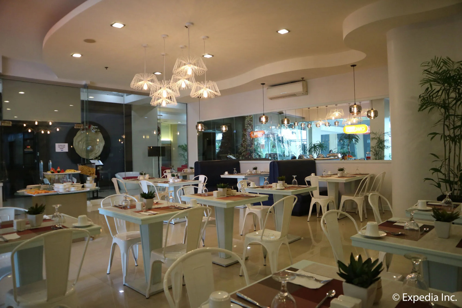 Paseo Premiere Hotel