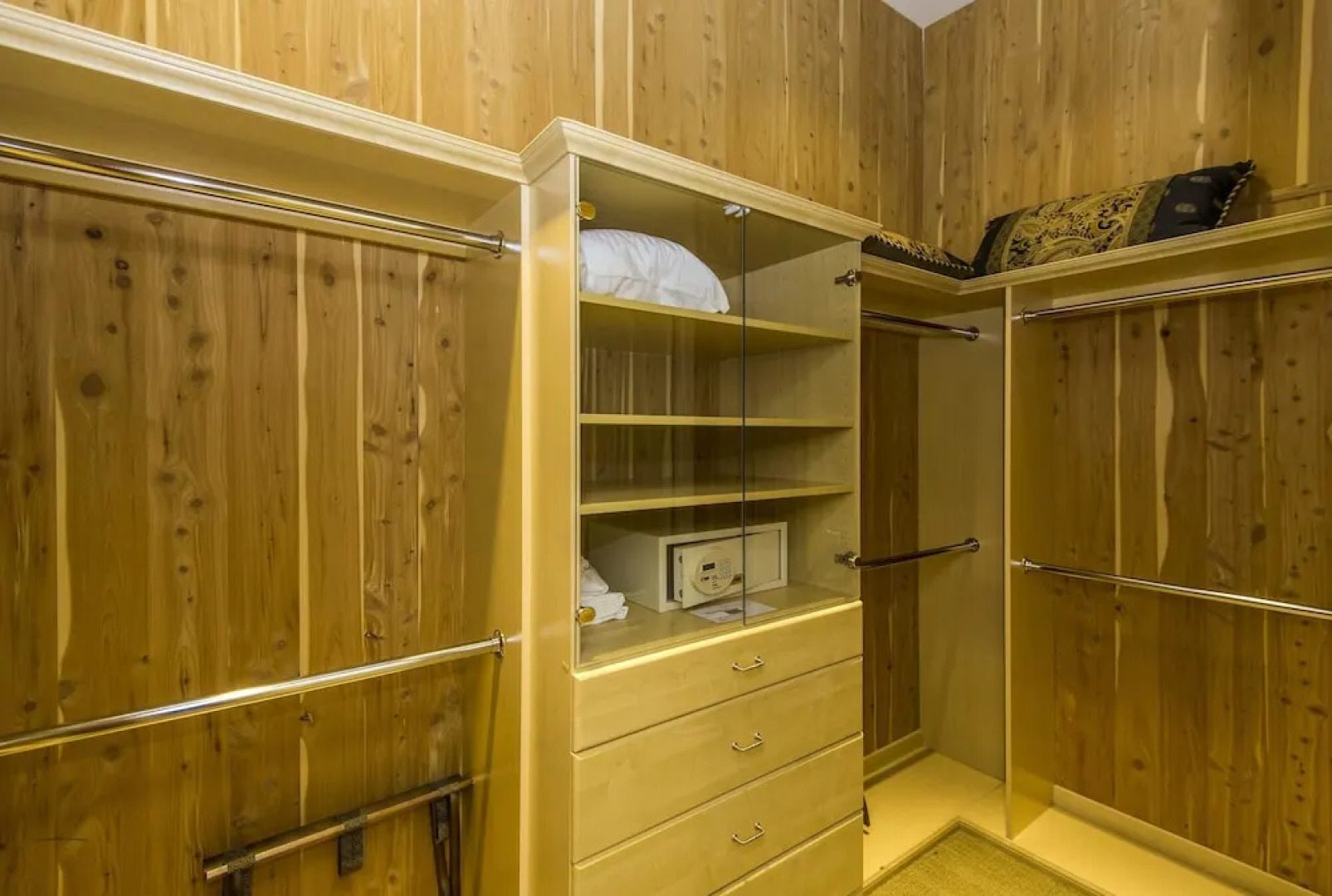 Rat Pack Retreat - Four Bedroom Home