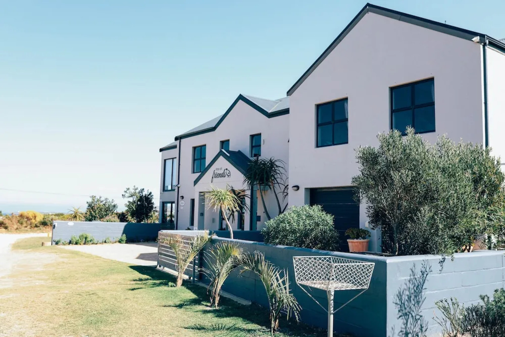 Stay at Friends (Guest house)