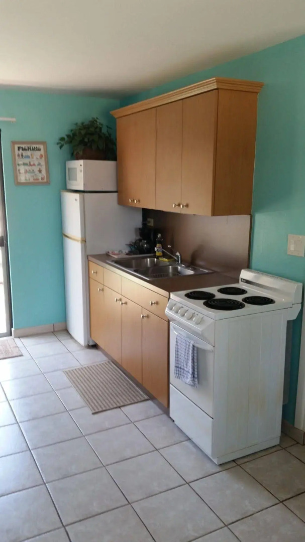 Royal Hawaiian Motel/Botel