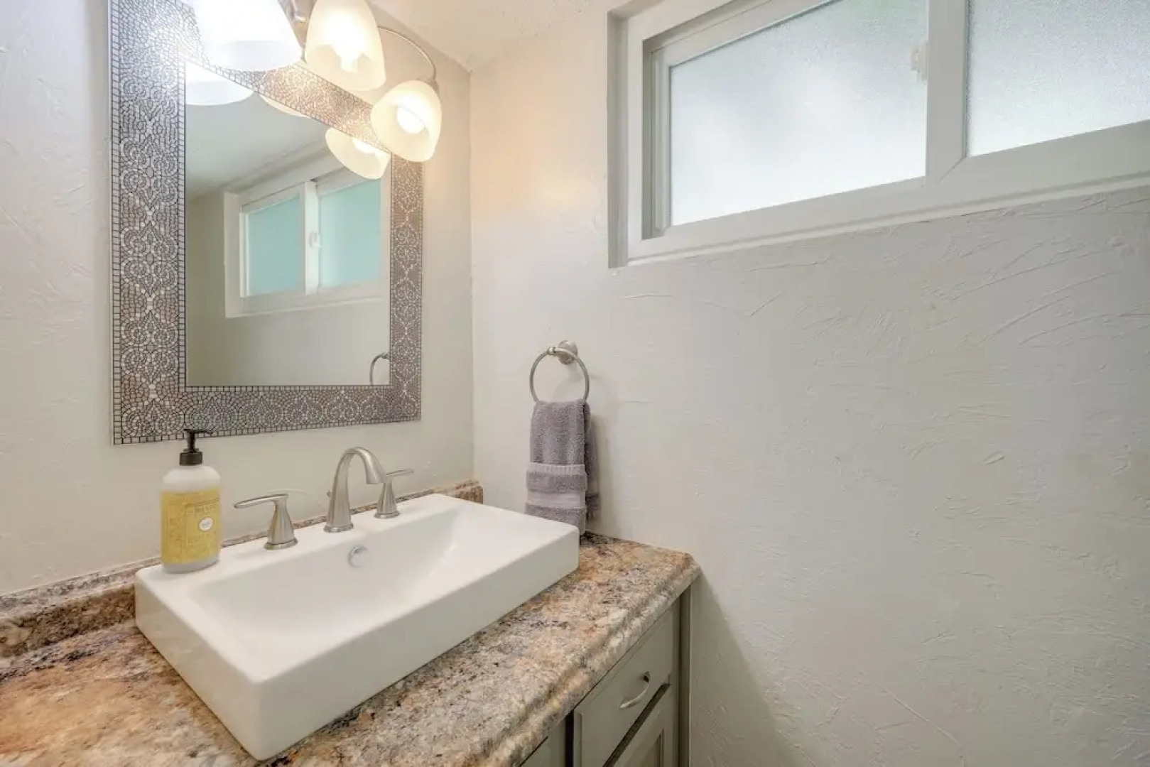 Hot Tub & Game Room: Spacious Live Oak Home!