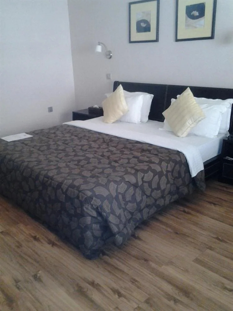 Pearl Manor Luxury Suites