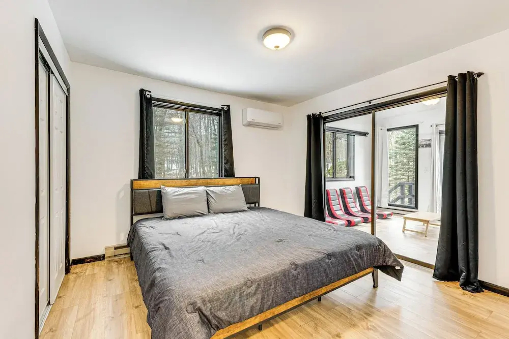 Hot Tub & Game Room: Long Pond Getaway!