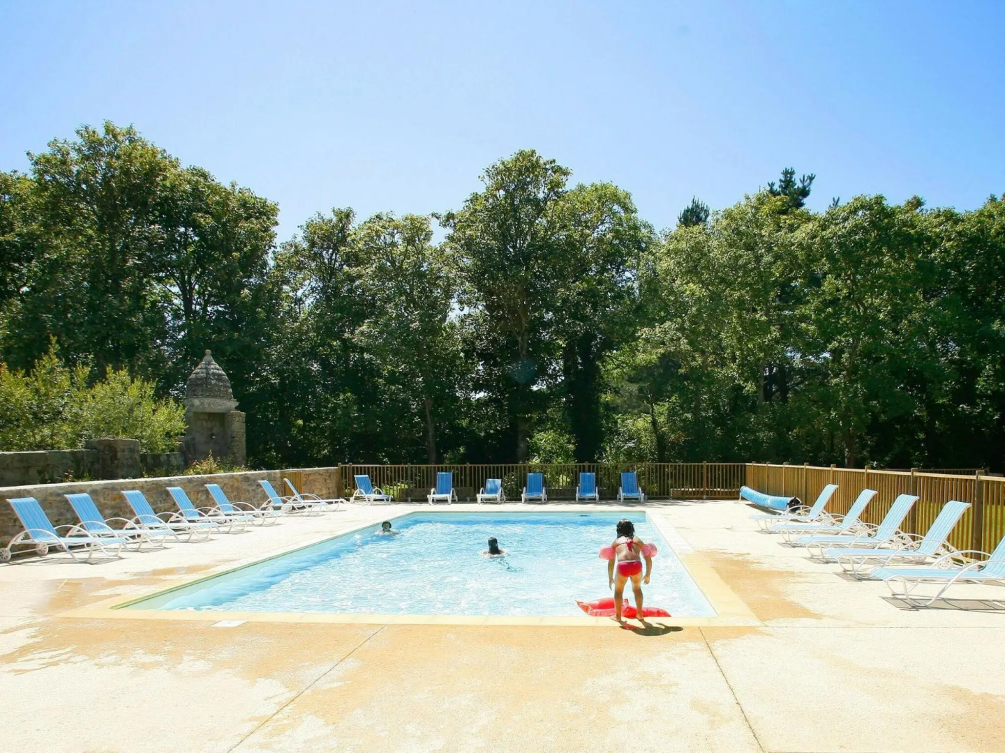 Nice Studio in a Castle not far From the Breton Beaches