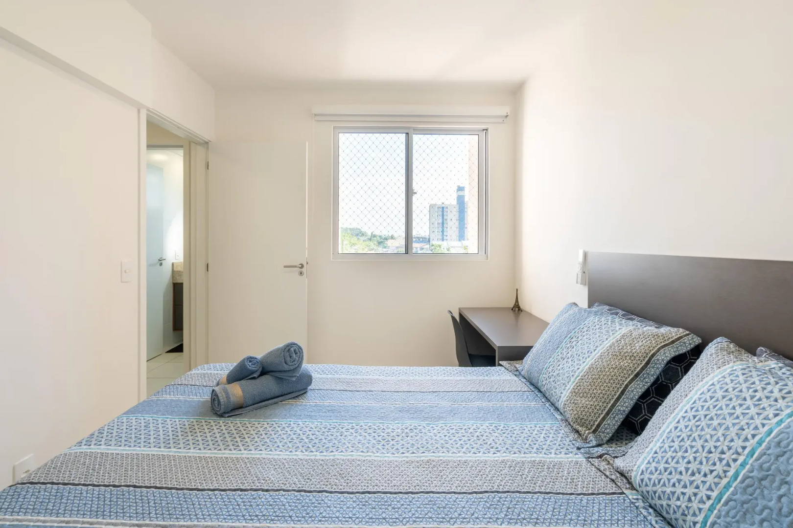 Apartamentos em Bal Piçarras 150 M DA PRAIA com SACADA, WI-FI, PISCINA, PORTARIA 24h, PLAYGROUND e vaga de GARAGEM