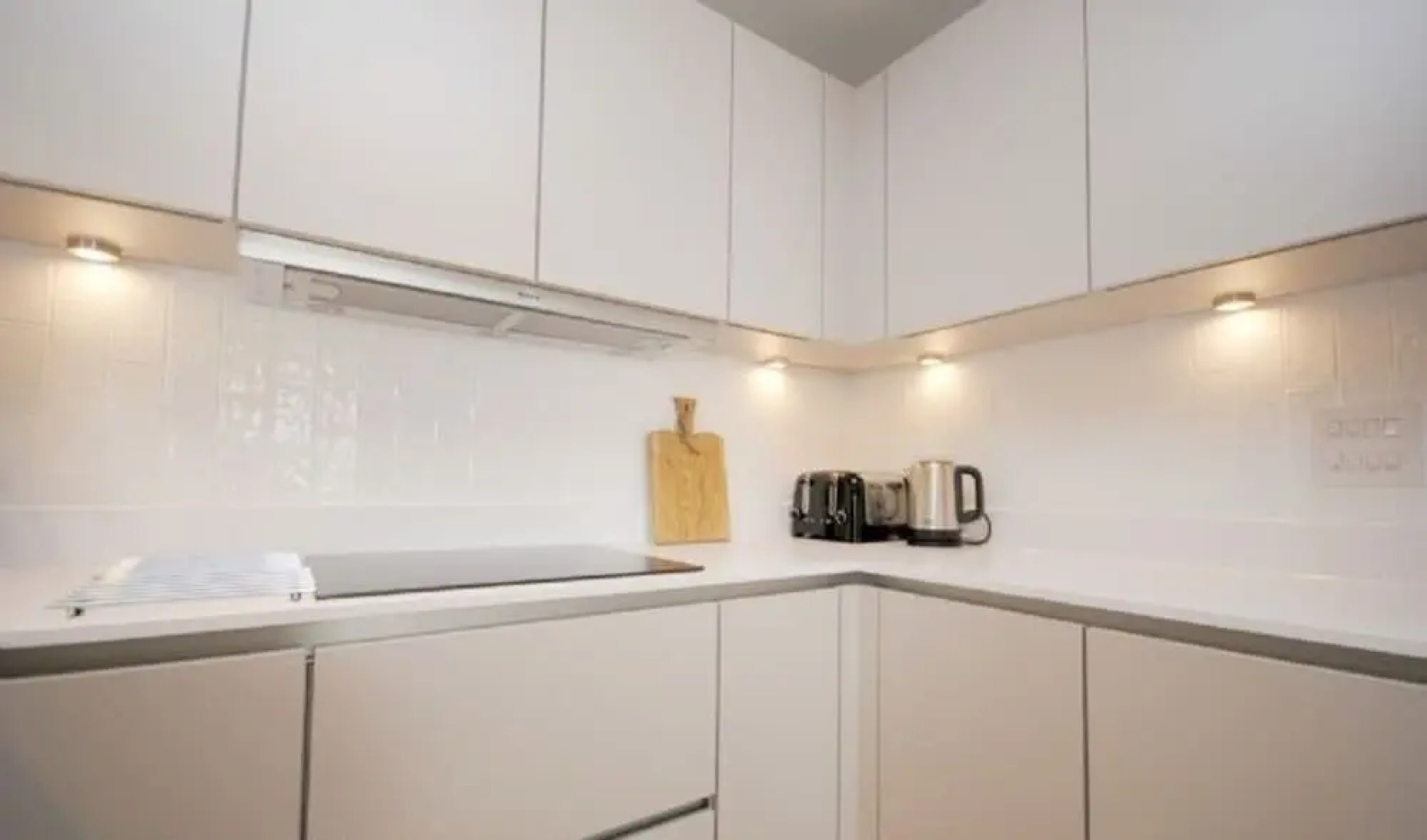 8 The Salterns, Chichester 402400