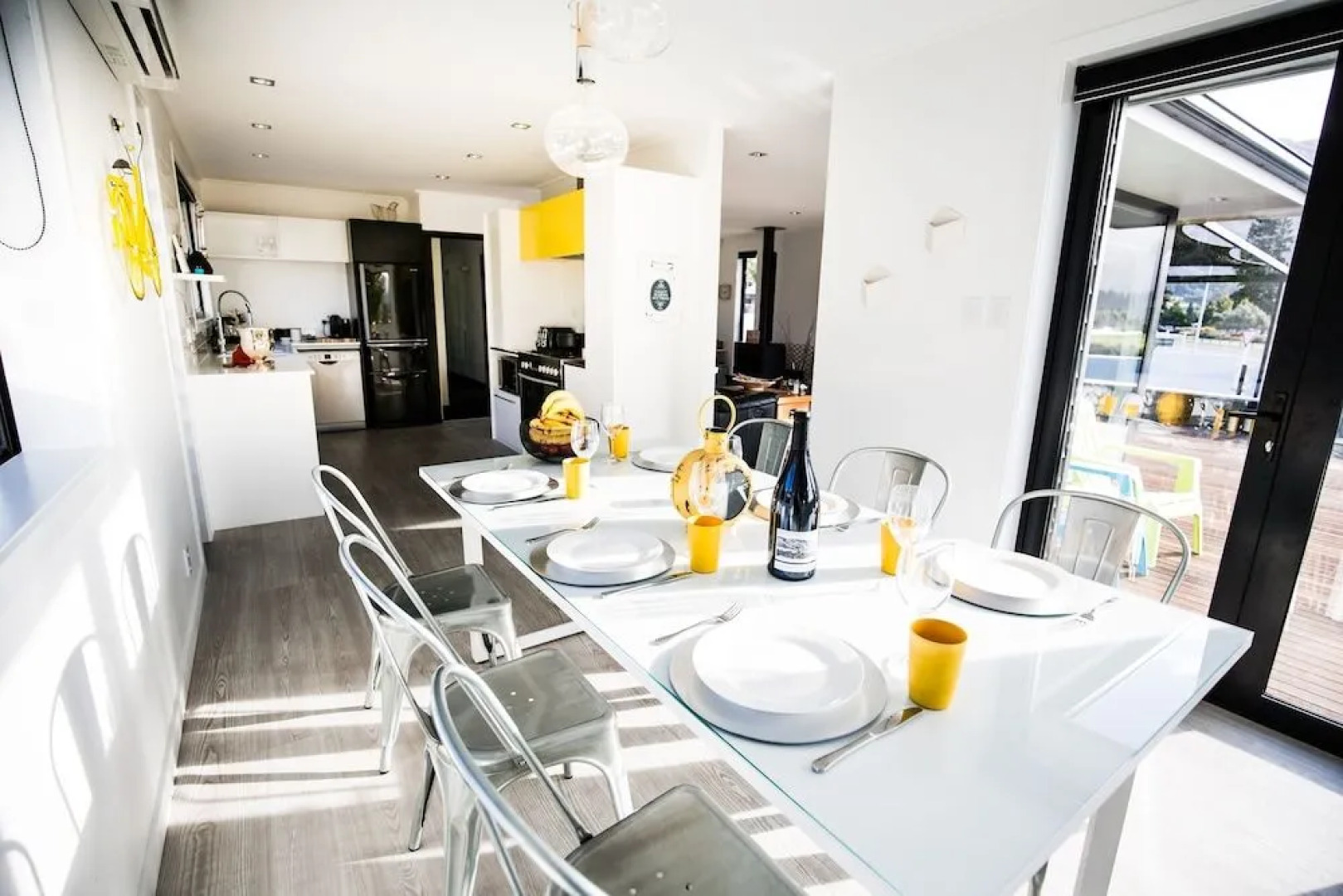 Wanaka Lakefront Gem