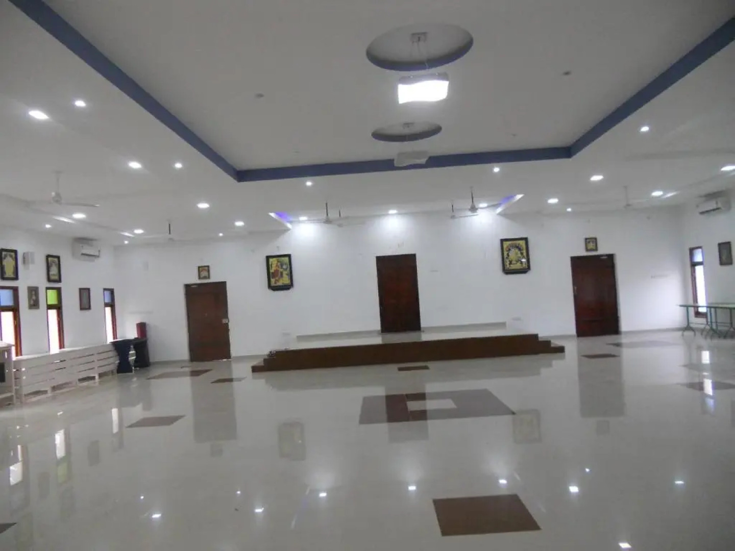 Hotel Sadhabishegam