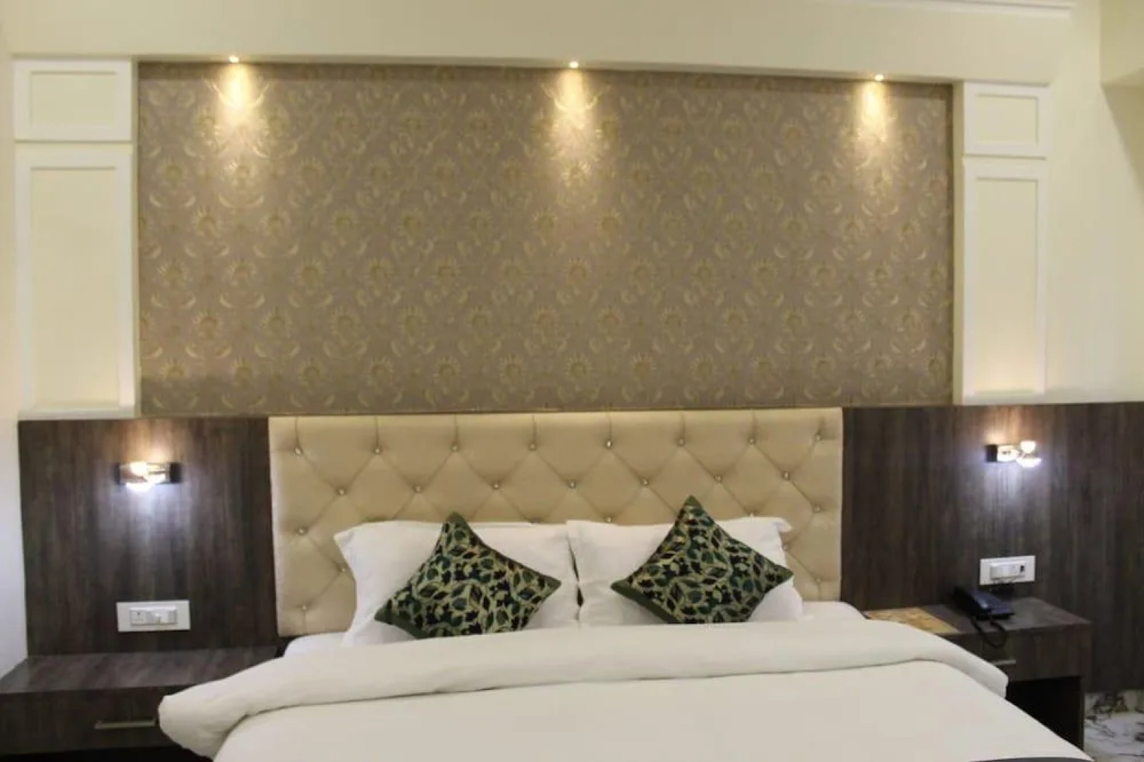 Parkside Navjyoti Hotel