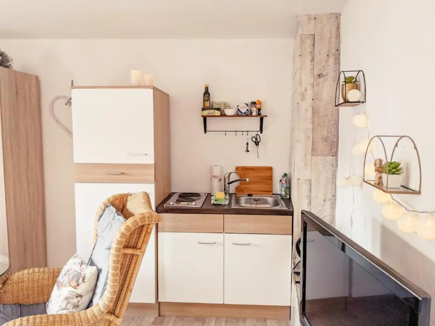 Flussblickwohnung mit Terrasse, Pool, Garten&Sauna - Zi2