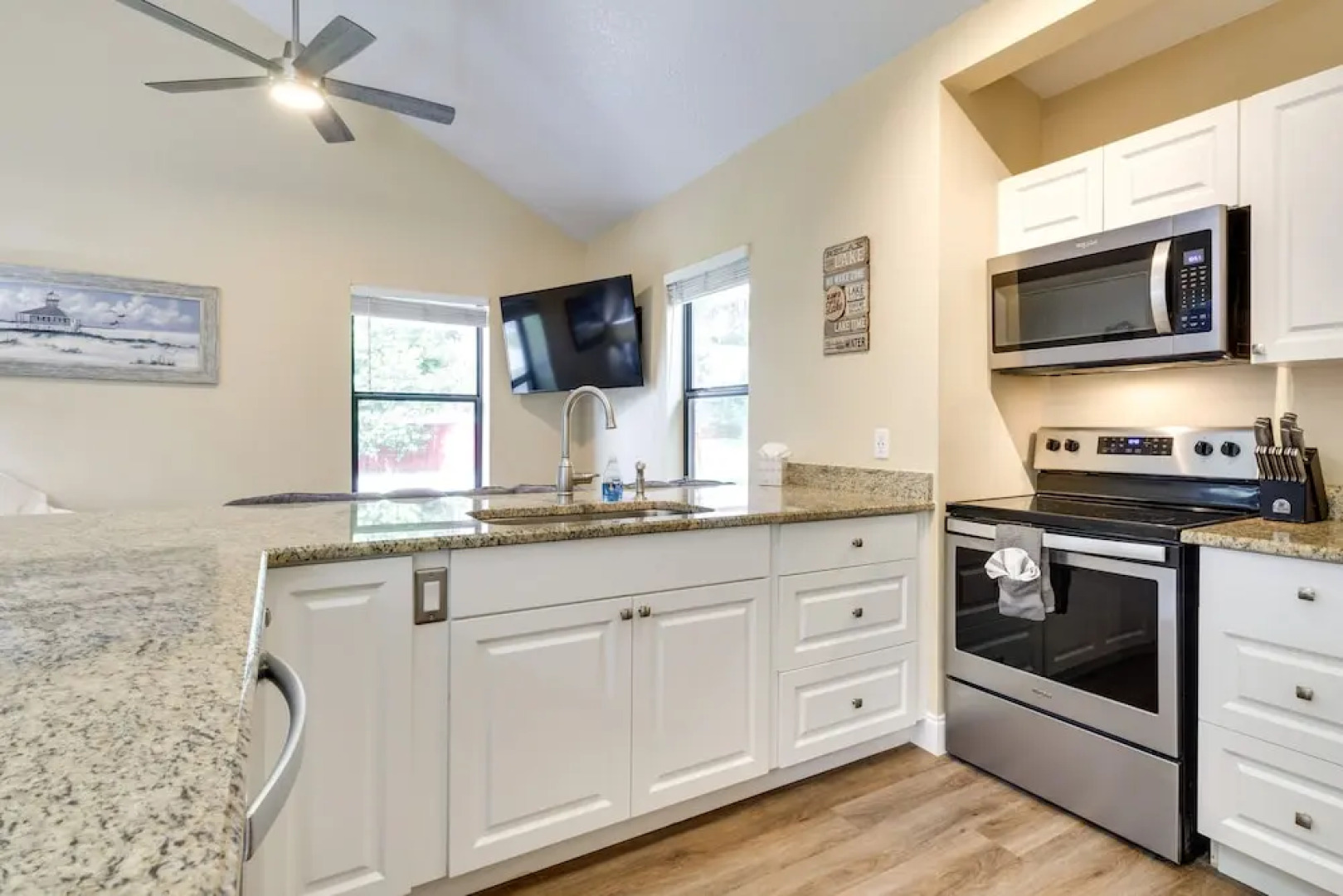 St Cloud Vacation Rental - Walk to Lakefront Park!