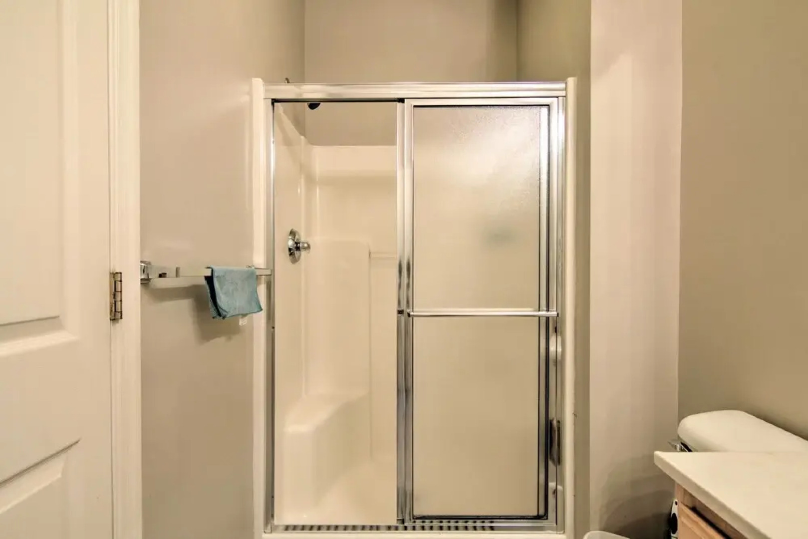 Porch & Community Perks: Walkable Lewes Condo