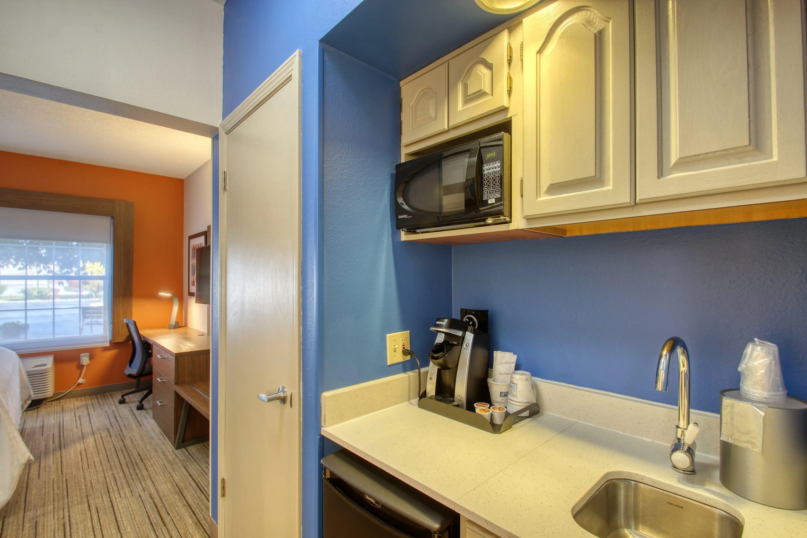 Holiday Inn Express Hotel & Suites Oshkosh by IHG