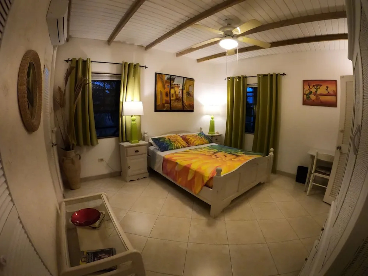 Yellow Bird Apartment