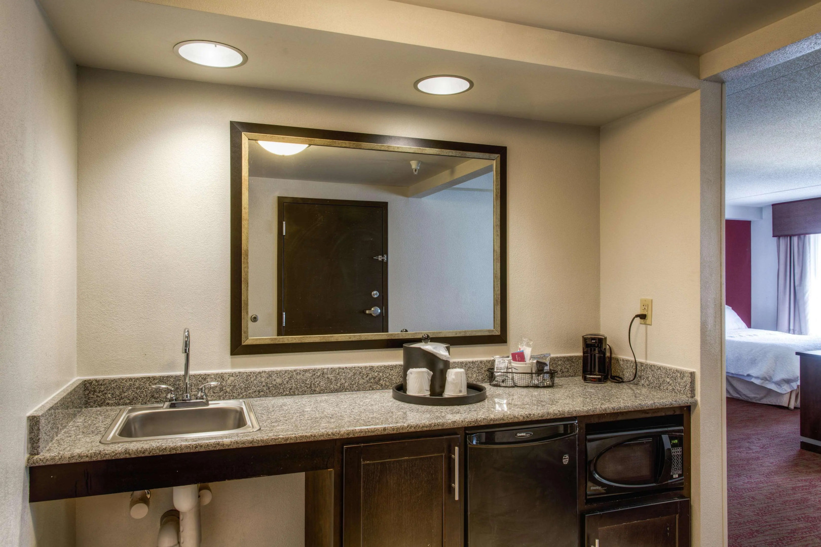 Hampton Inn & Suites Detroit / Airport - Romulus