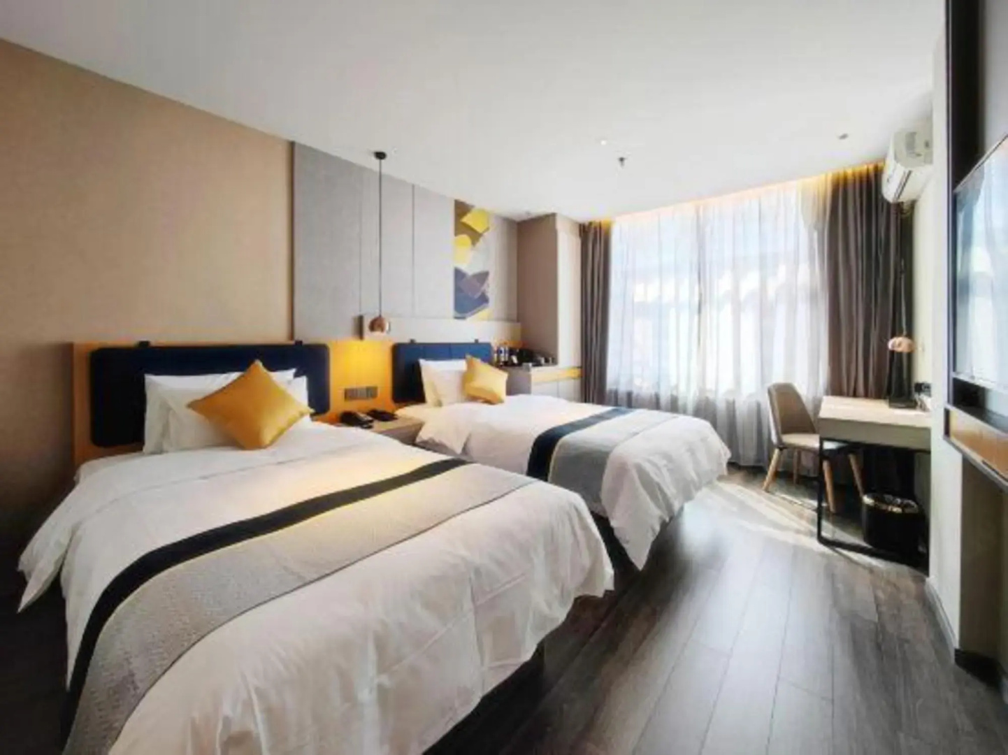 Homeinn Hotel (Jixi Jinlong Building Railway Station Wanda Plaza)