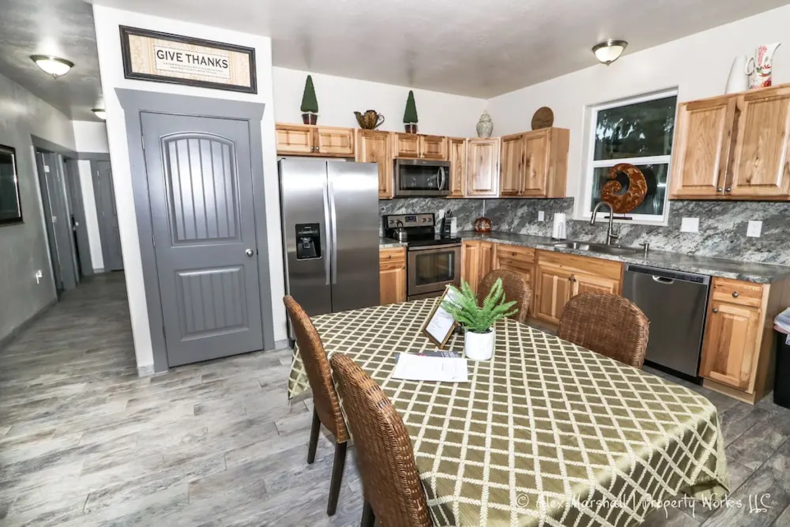 Perfect For Traveling Professionals - Easy Access to Everything!