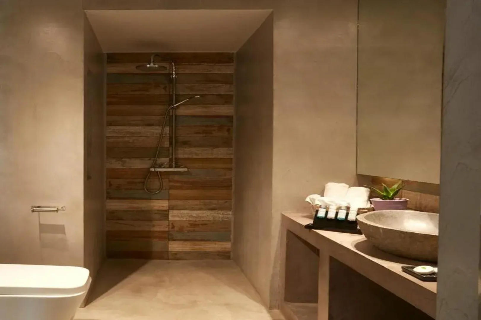Core Luxury Suites