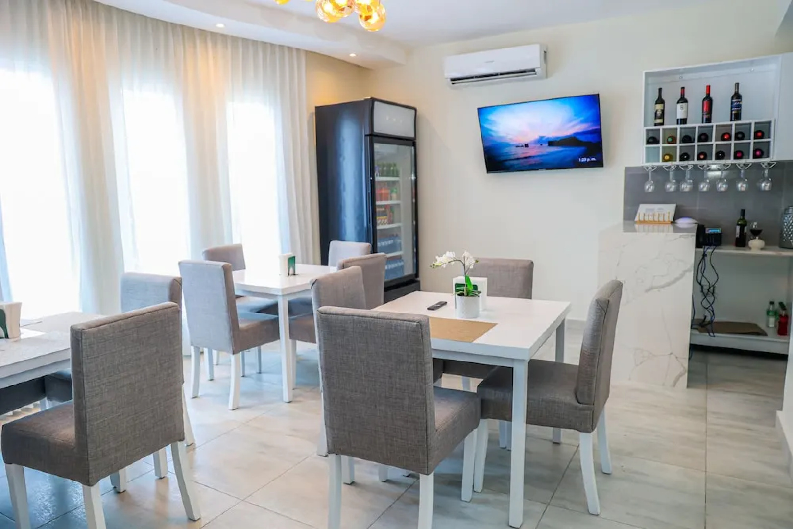 Jomy's Hotel