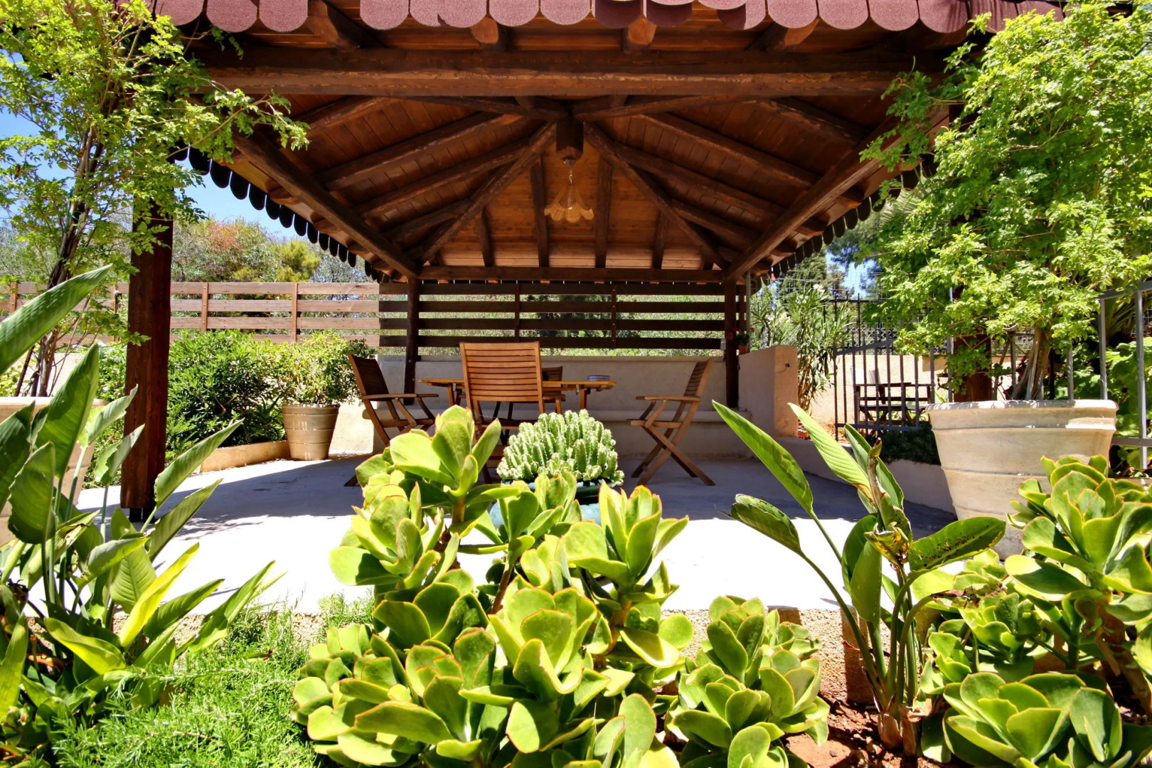 Aloe Luxury Apartments & Suites