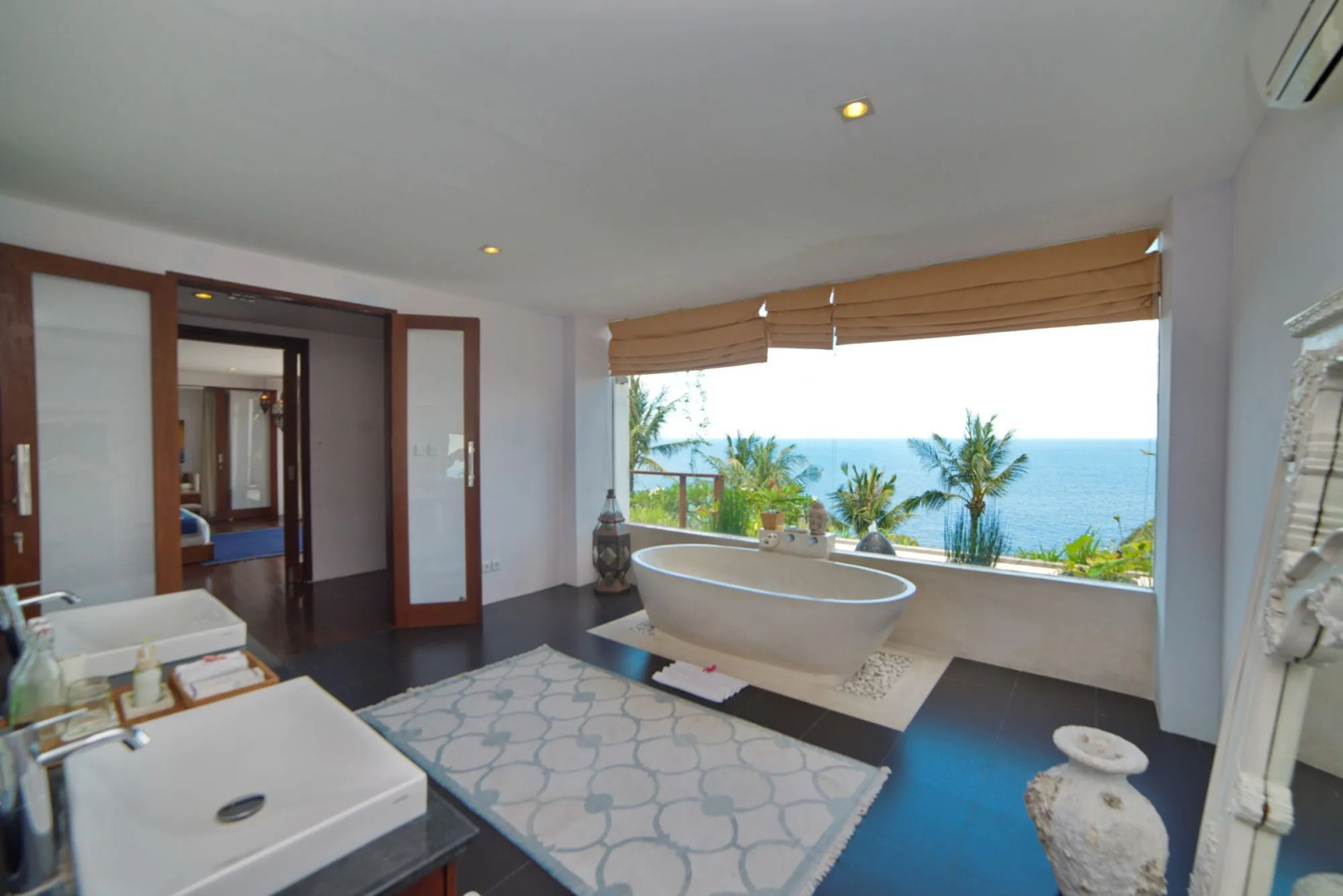 Malimbu Cliff Villa