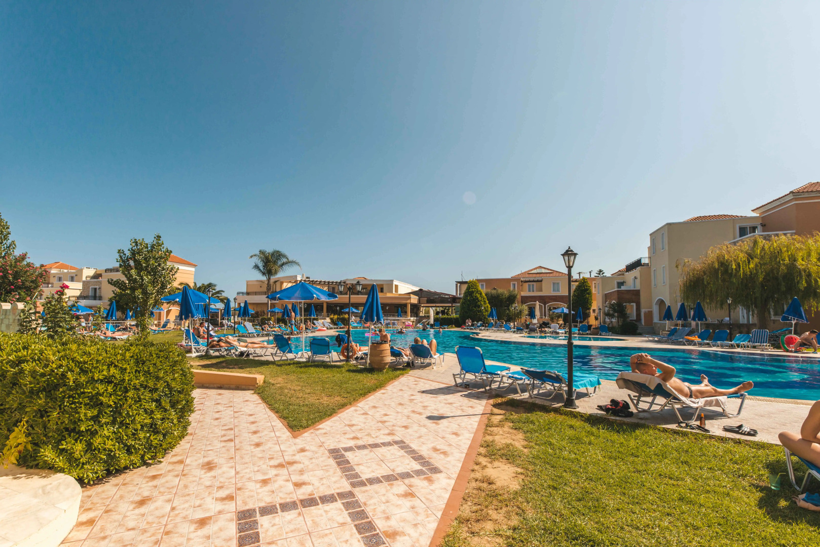 Отель Chrispy Waterpark Resort