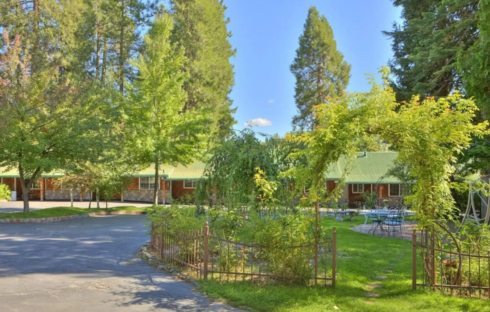 Strawberry Valley Inn