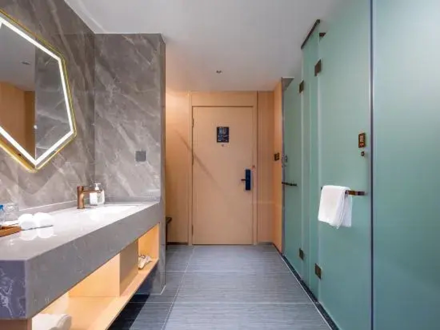 CHEERMAY Hotel (Tunchang Zhengfu Pedestrian Street)