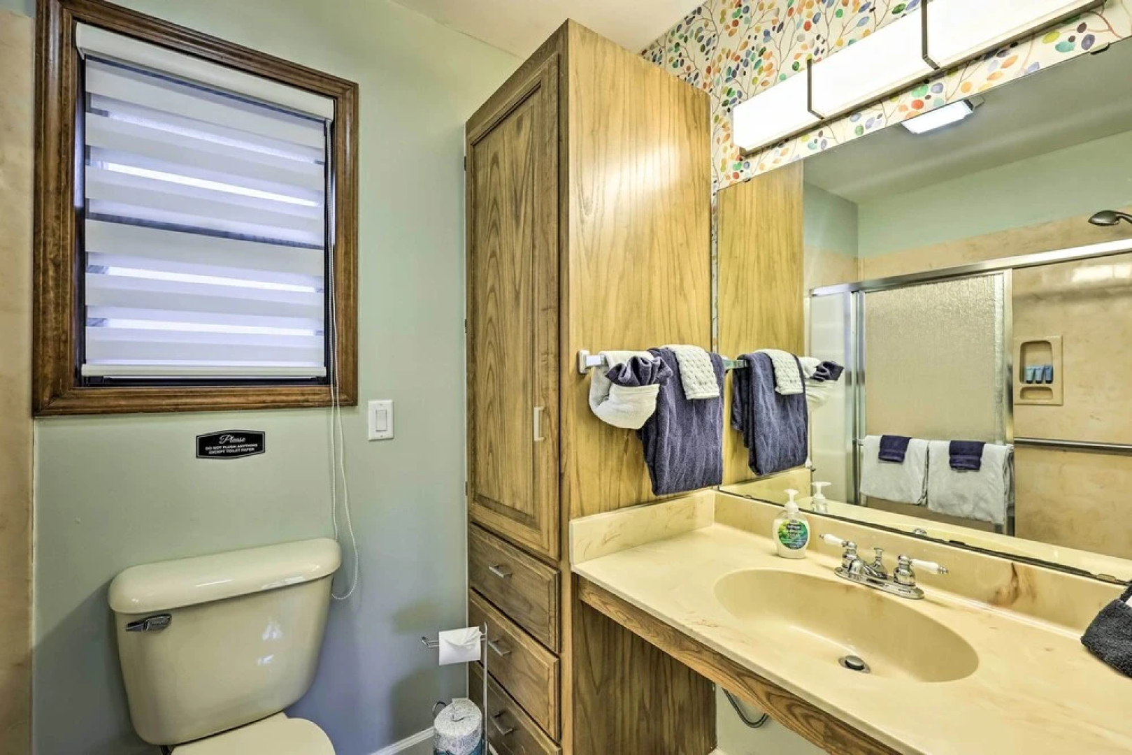 Holiday Island Home: Mountain View + Hot Tub!