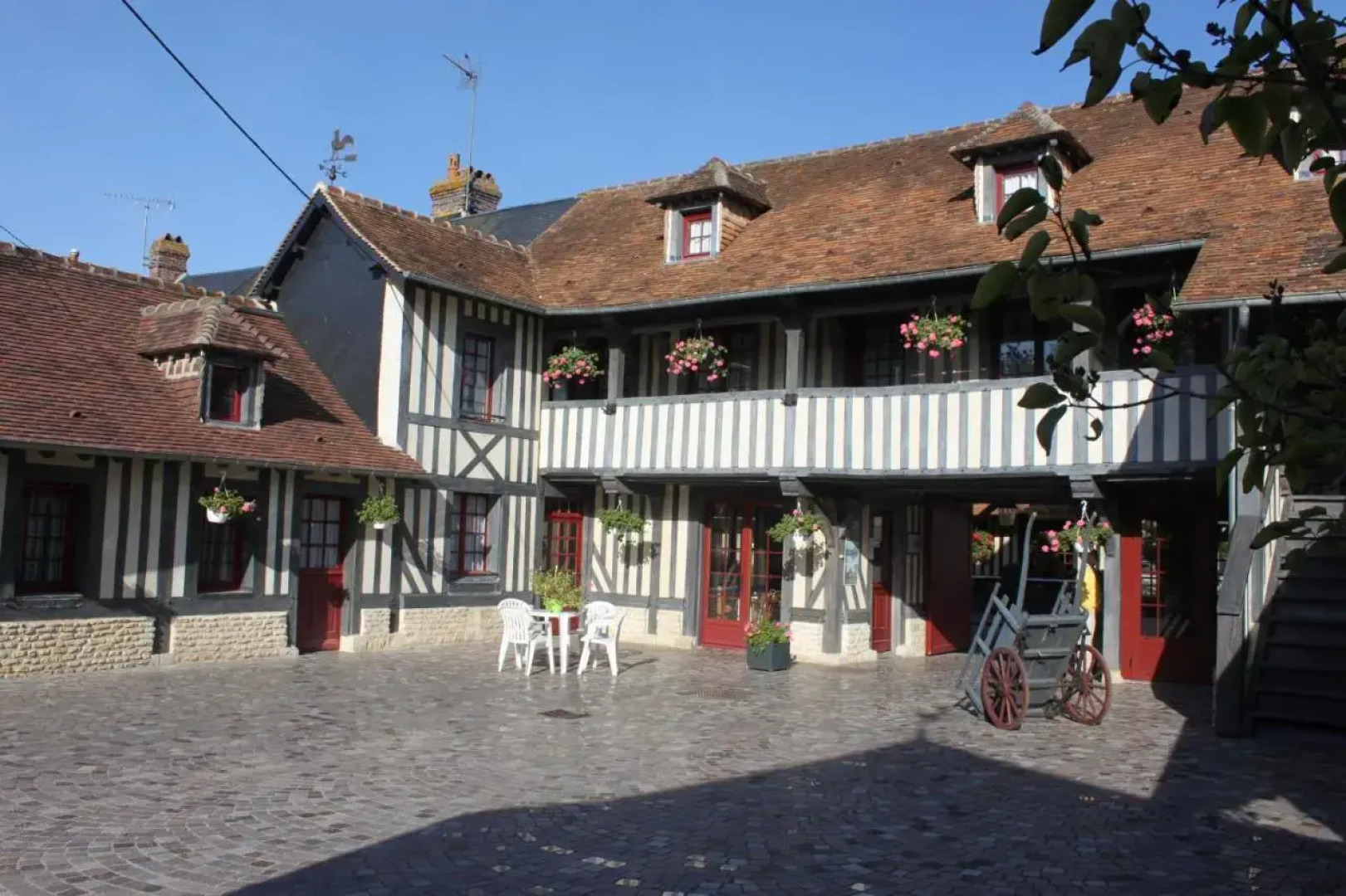 Aux Trois Damoiselles