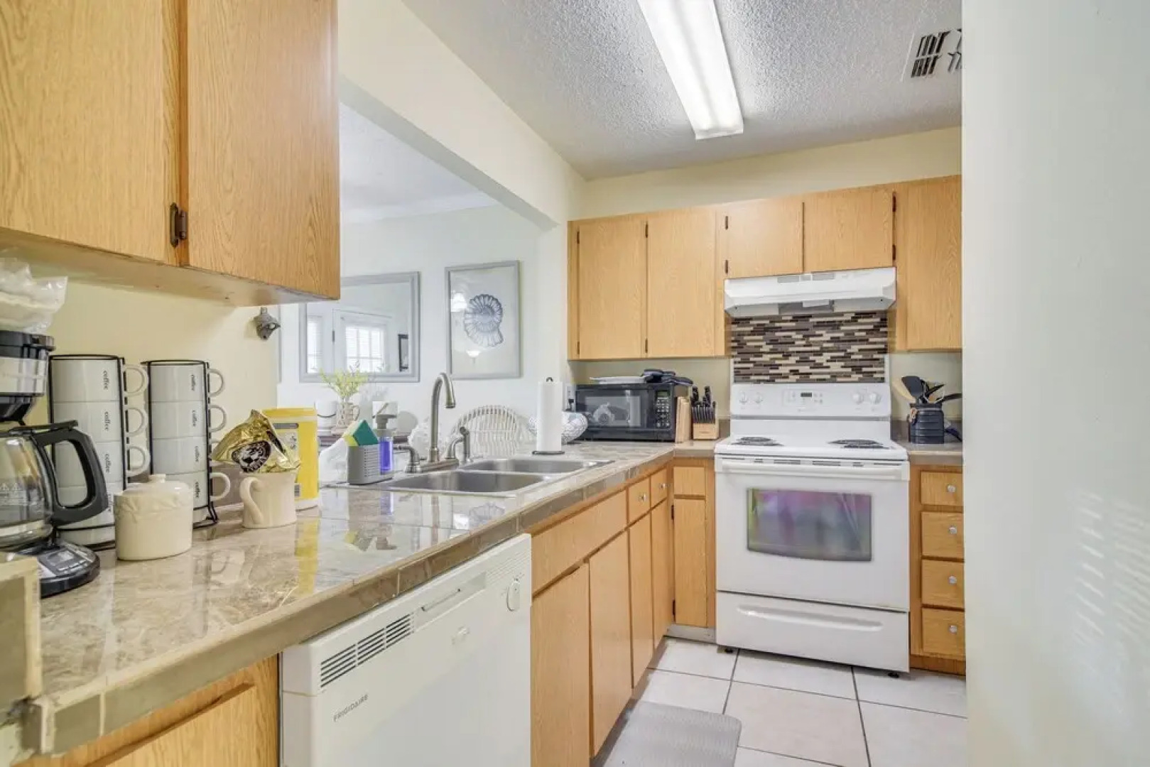 5 Mi to Beaches: Seminole Retreat w/ Balcony