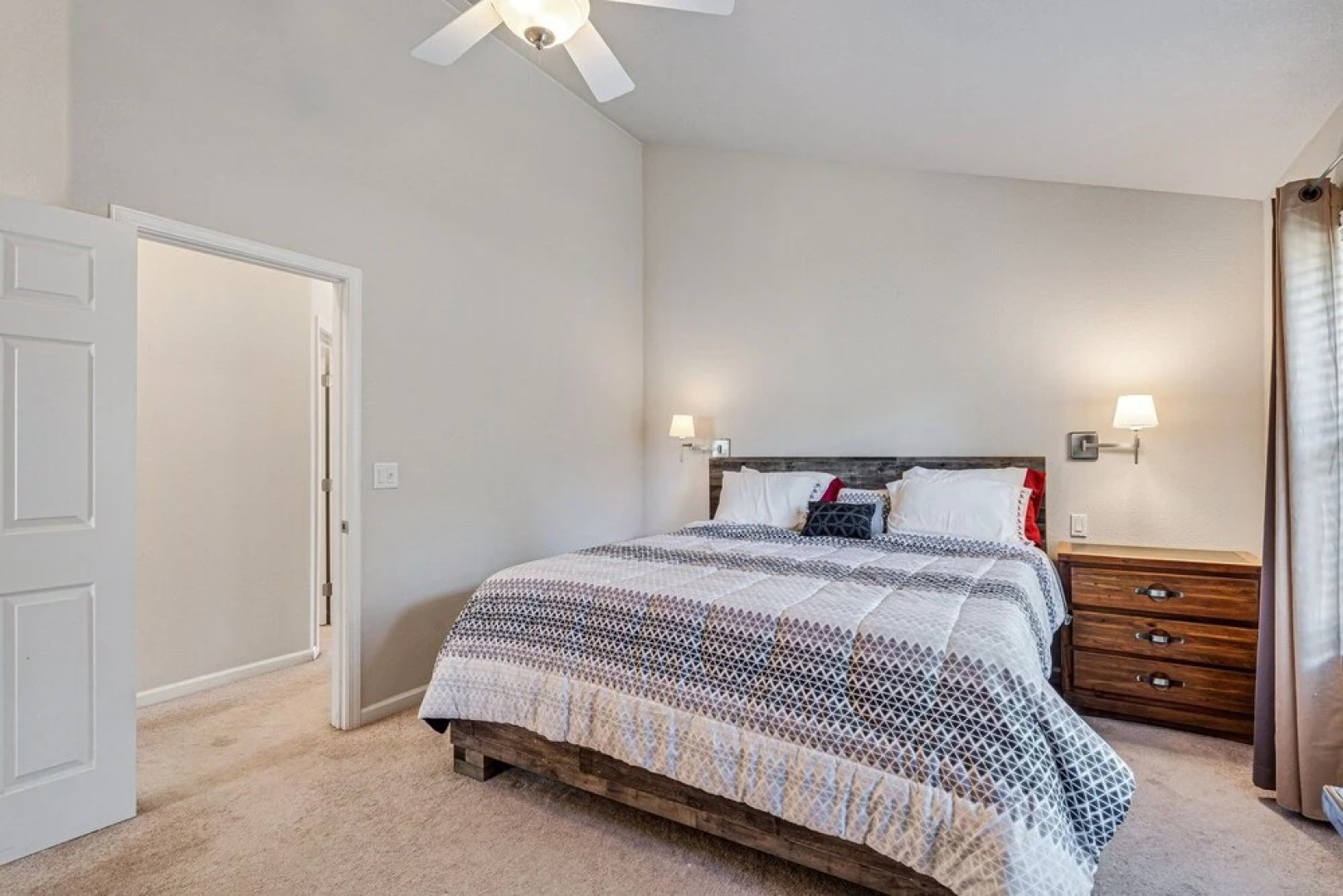 Cloudside - 2-Level Home Near Marina Beach by Yosemite Region Resorts