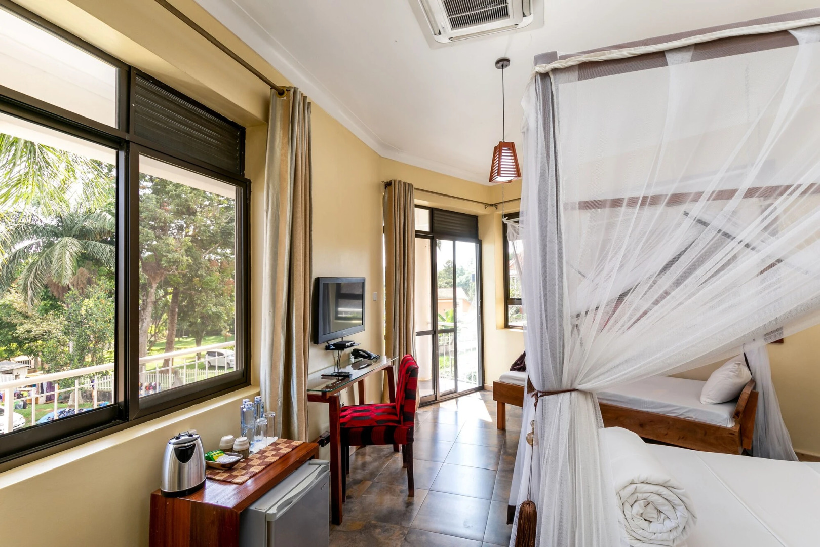 2 Friends Beach Hotel