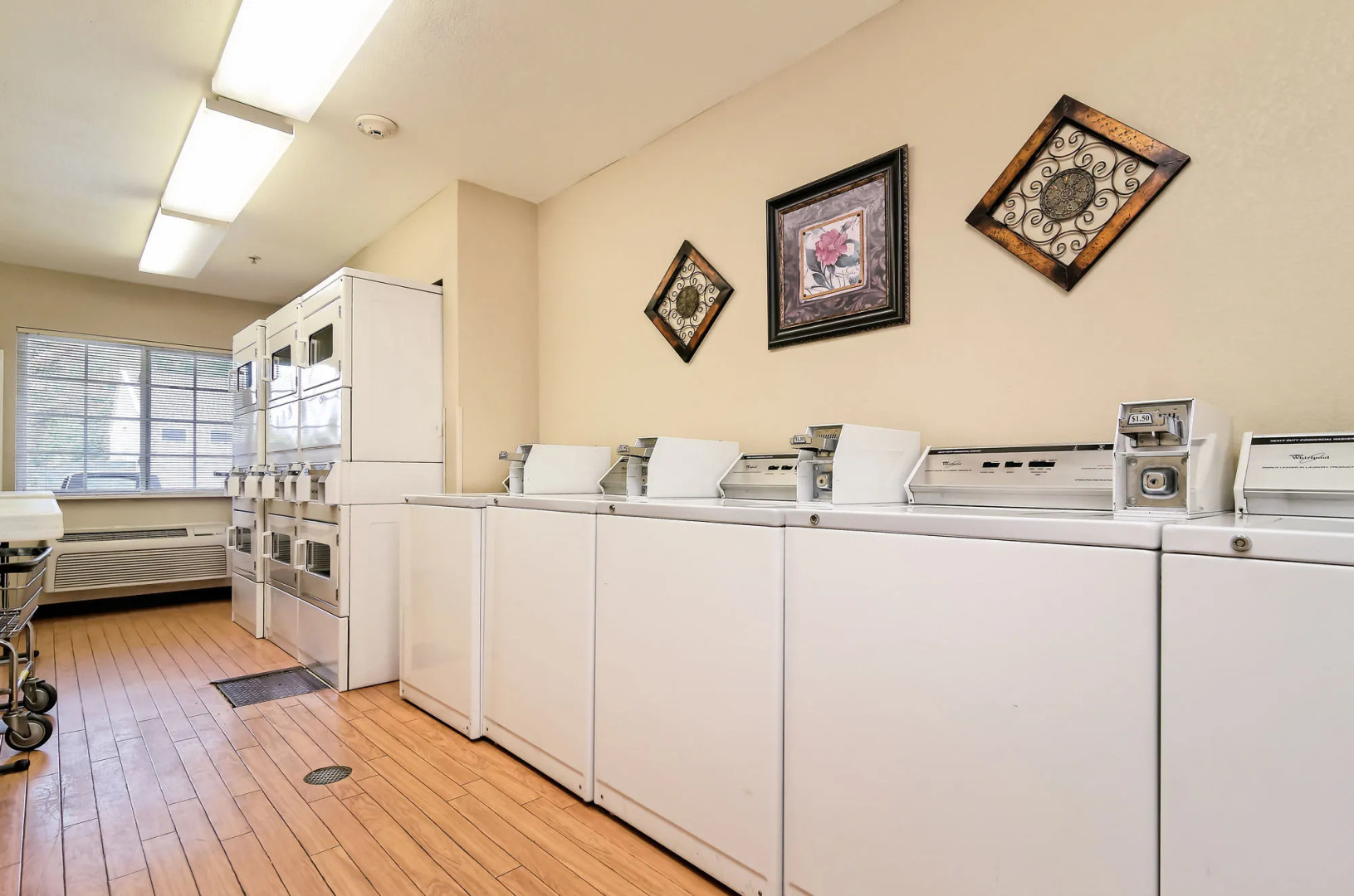 HomeTowne Studios & Suites by Red Roof Bentonville